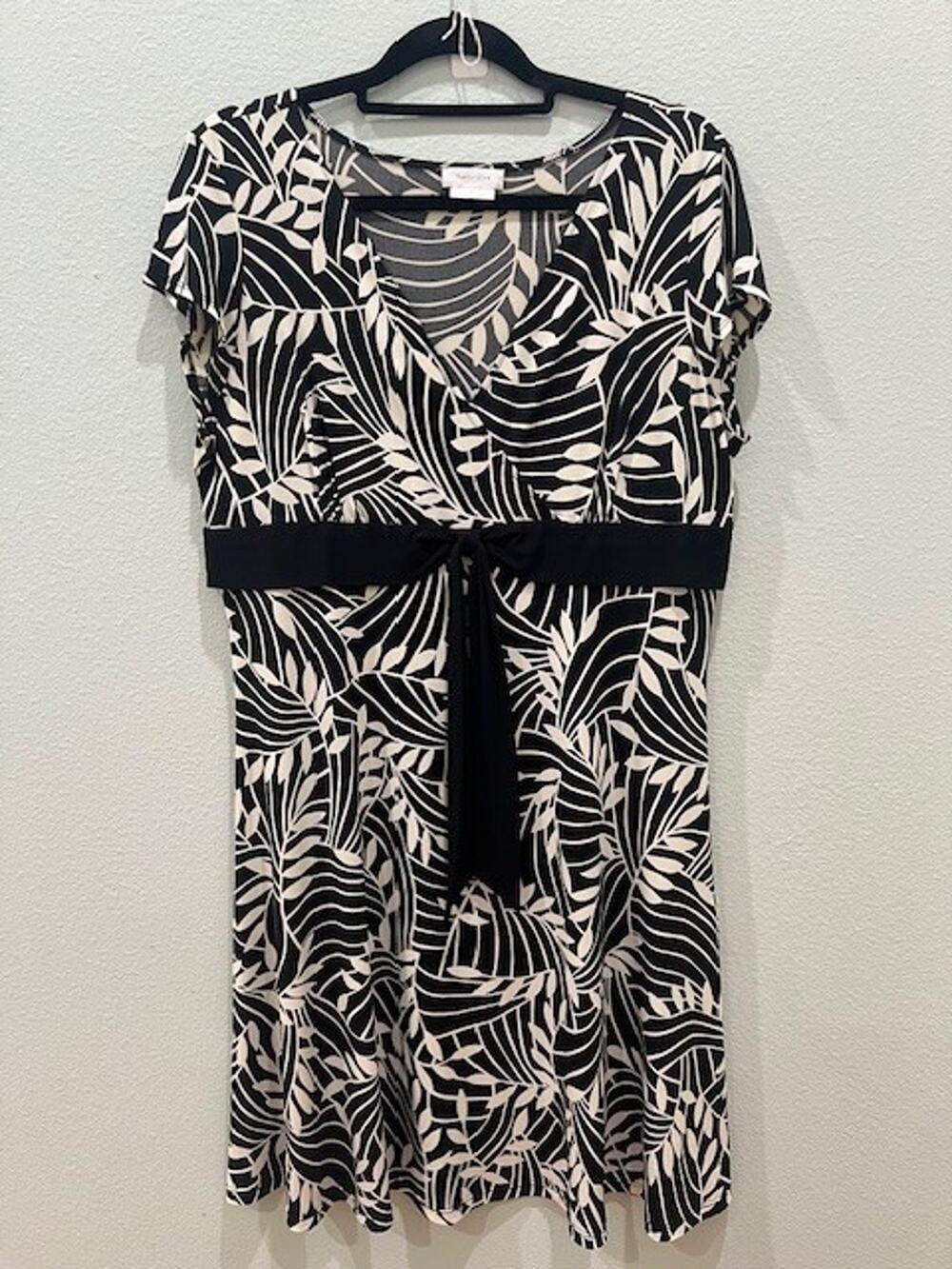 Van Huesen Women's Size 18 Brown and Cream Cap Sleeve A Line Fit/Flare Dress